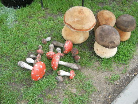 �C�M���X�E�t�����X���t���I�s�E�j���[�A�[�N�̃A���e�B�[�N�t�F�A�ɂ�