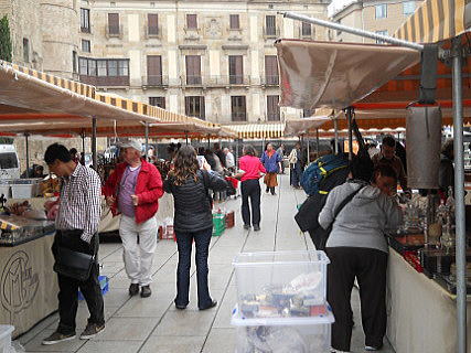 スペイン・バルセロナのんびり紀行（旧市街サン・ジャウマ広場の蚤の市）